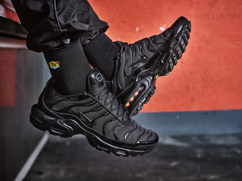 NIKE AIR MAX PLUS 'TRIPLE BLACK'