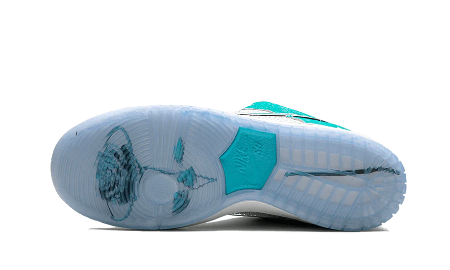 NIKE SB DUNK LOW APRIL SKATEBOARDS