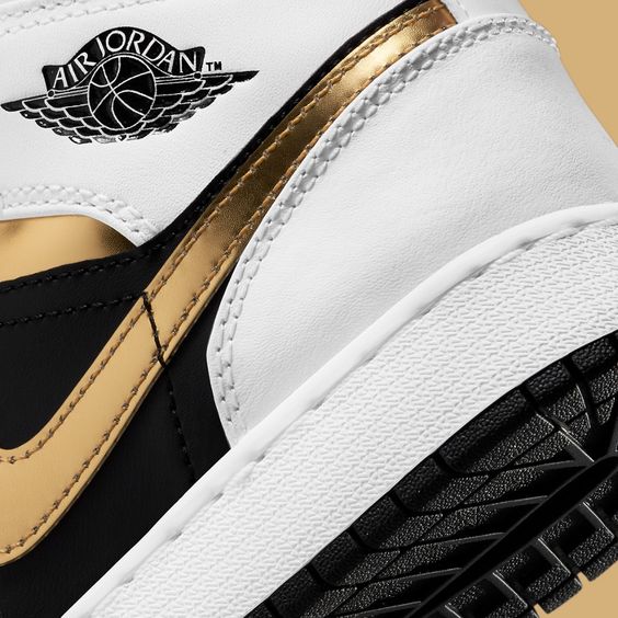 AIR JORDAN 1 MID