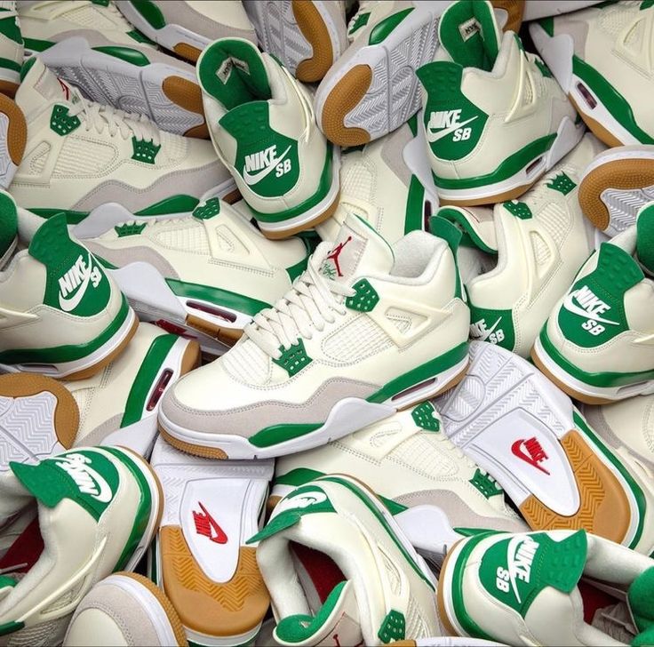 AIR JORDAN 4