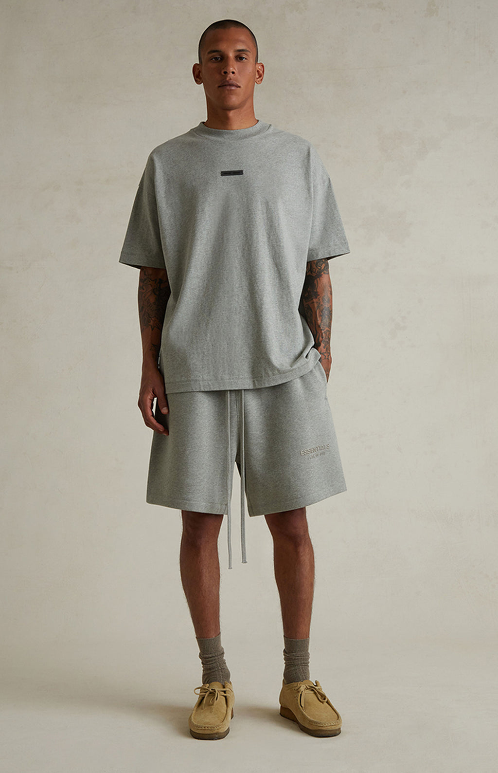 FEAR OF GOD ESSENTIALS CLASSIC FLEECE SHORT 'CONCRETE HEATHER' FW25