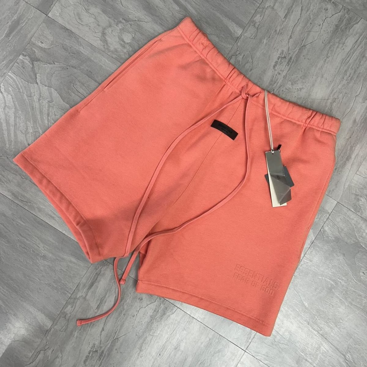 FEAR OF GOD ESSENTILAS SHORT 'CORAL' SS23