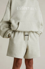 FEAR OF GOD ESSENTIALS CLASSIC FLEECE SHORT 'HEATHER STONE' FW25