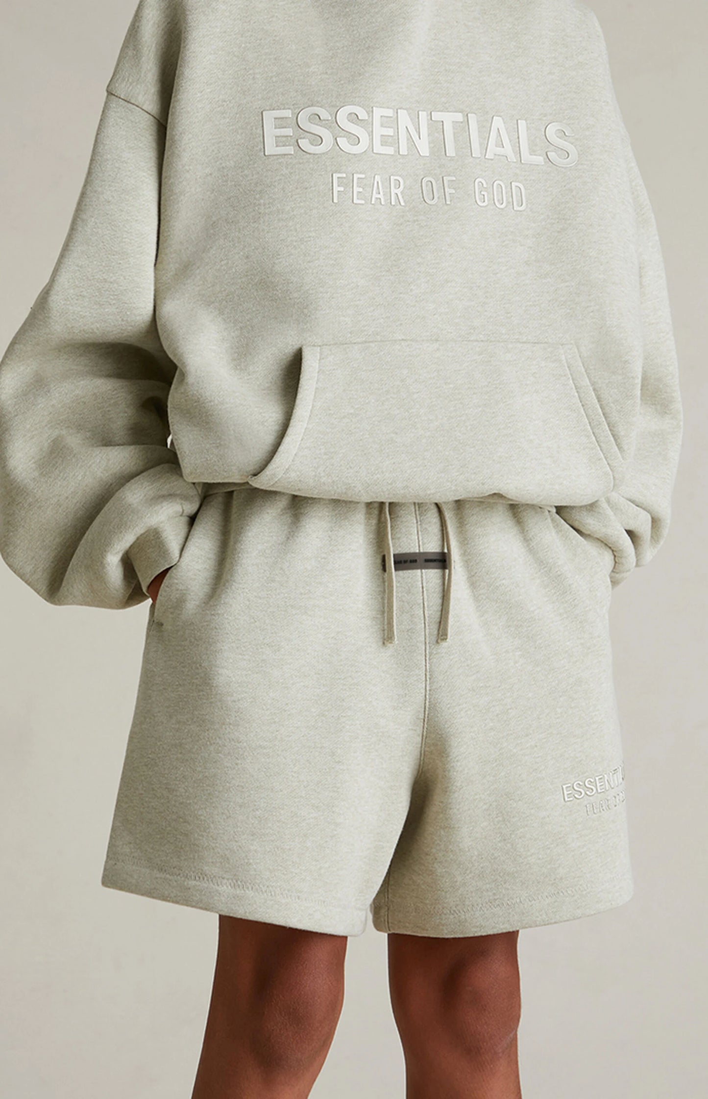 FEAR OF GOD ESSENTIALS CLASSIC FLEECE SHORT 'HEATHER STONE' FW25