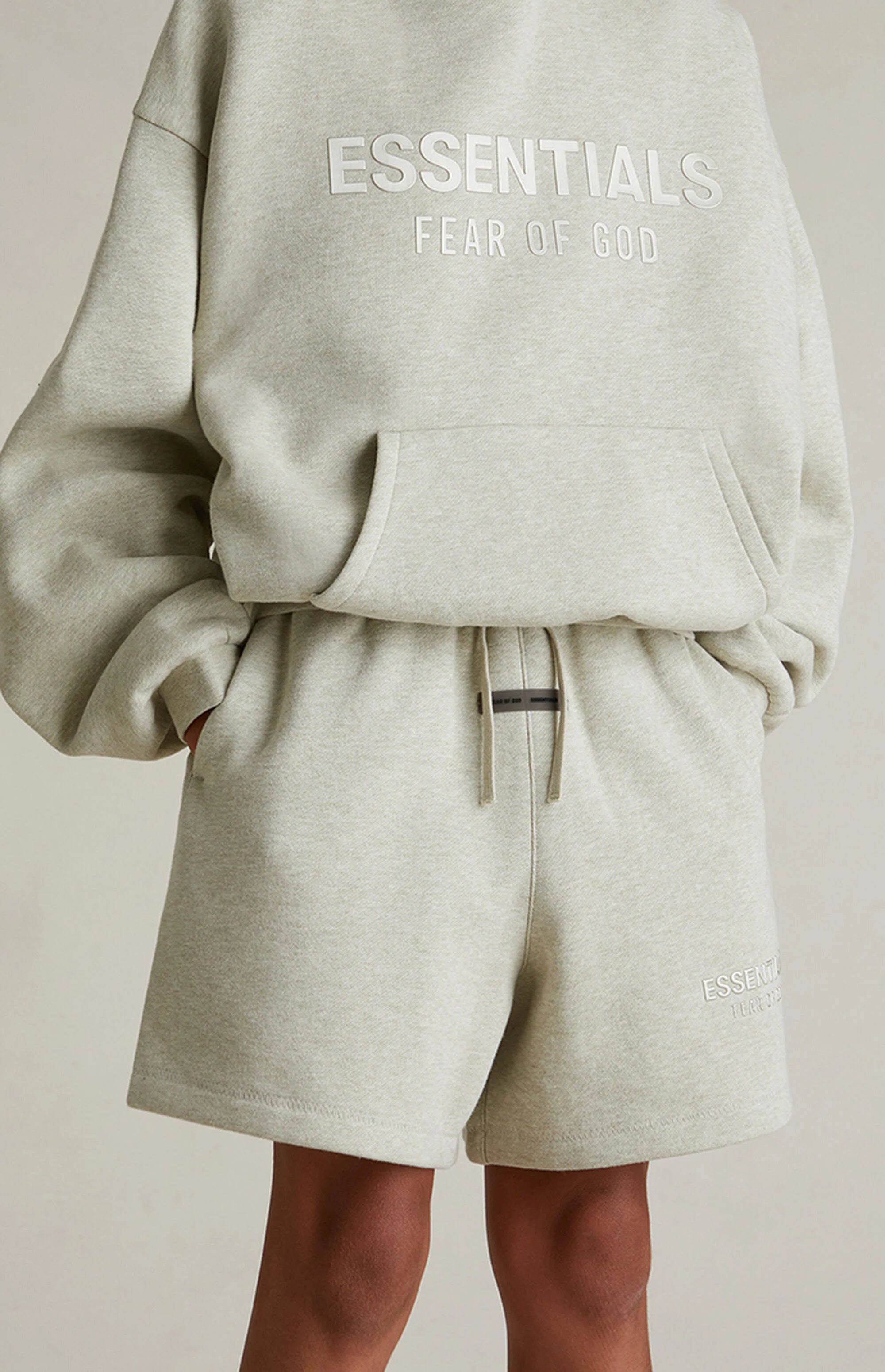 FEAR OF GOD ESSENTIALS CLASSIC FLEECE SHORT 'HEATHER STONE' FW25