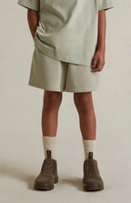FEAR OF GOD ESSENTIALS FLEECE SHORT 'ABBEY STONE' SS25