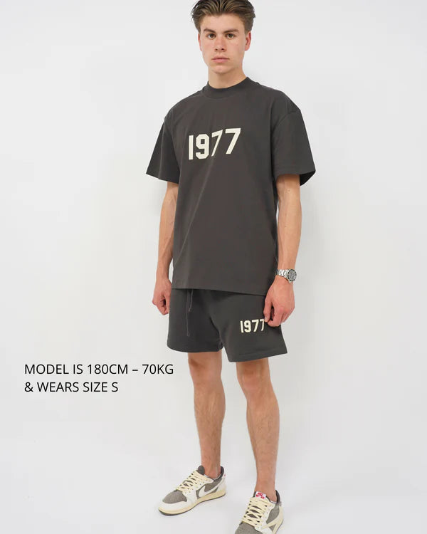FEAR OF GOD ESSENTIALS SHORT 'IRON BLACK' SS22
