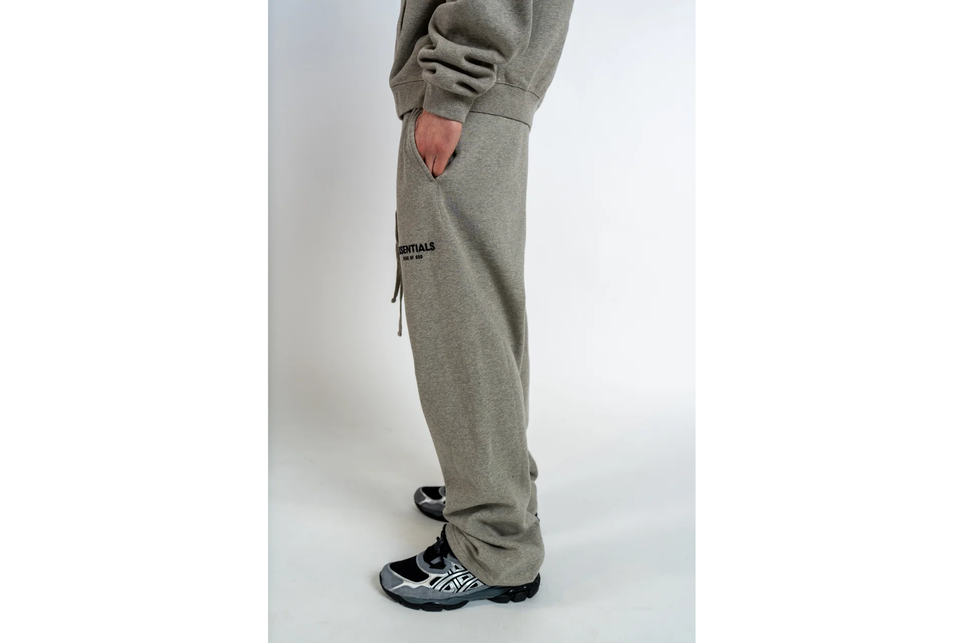 FEAR OF GOD ESSENTIALS RELAXED SWEATPANTS 'DARK OATMEAL' (2022)