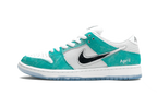 NIKE SB DUNK LOW APRIL SKATEBOARDS