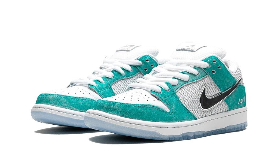 NIKE SB DUNK LOW APRIL SKATEBOARDS