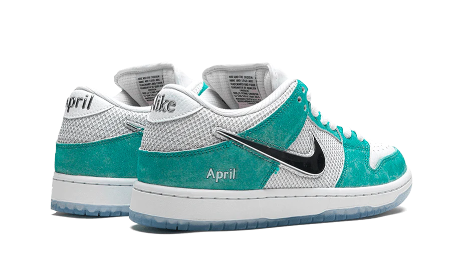 NIKE SB DUNK LOW APRIL SKATEBOARDS