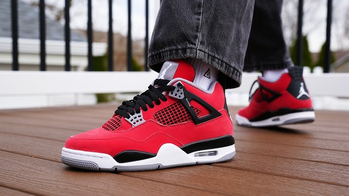 AIR JORDAN 4 RETRO 'TORO BRAVO' 2026