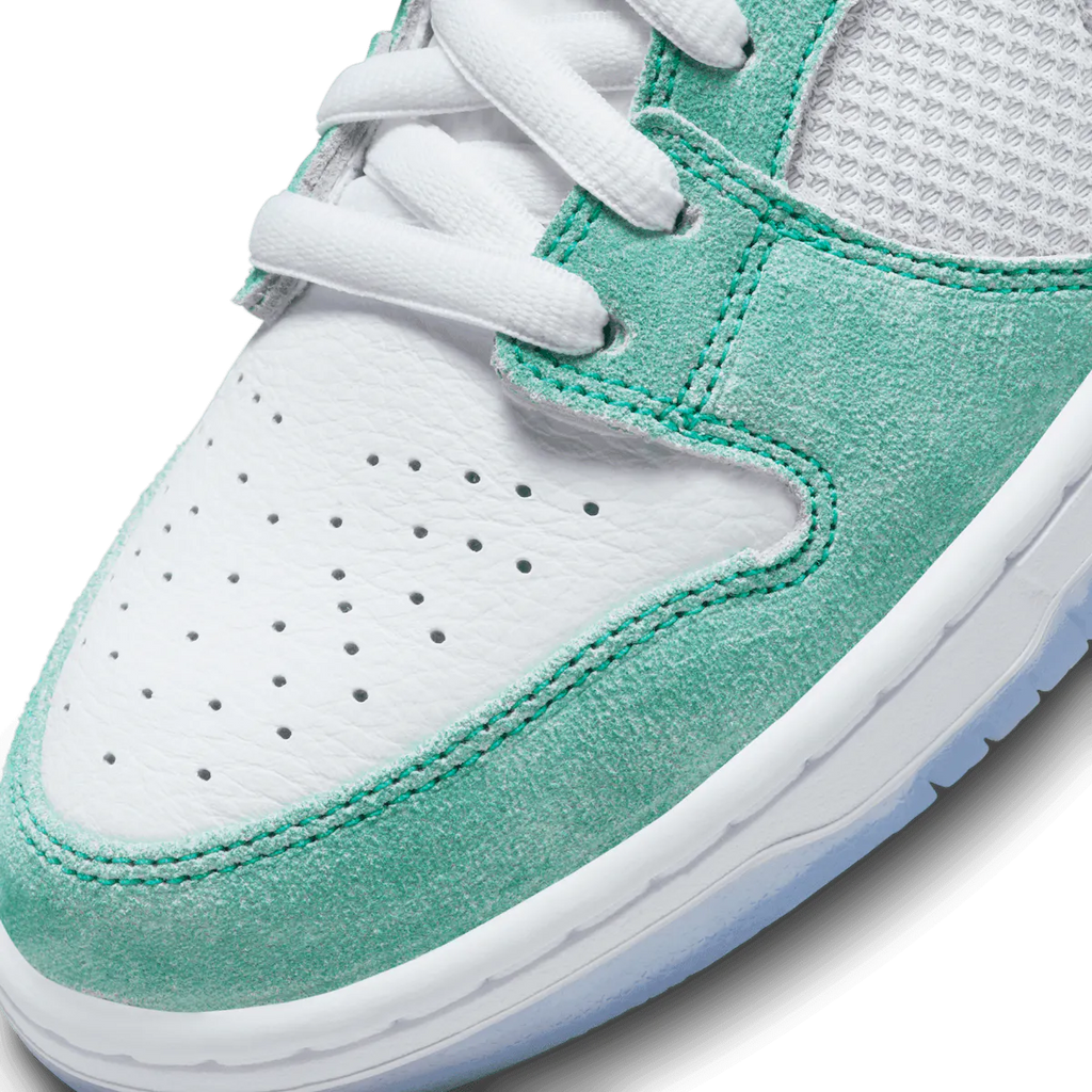 NIKE SB DUNK LOW APRIL SKATEBOARDS