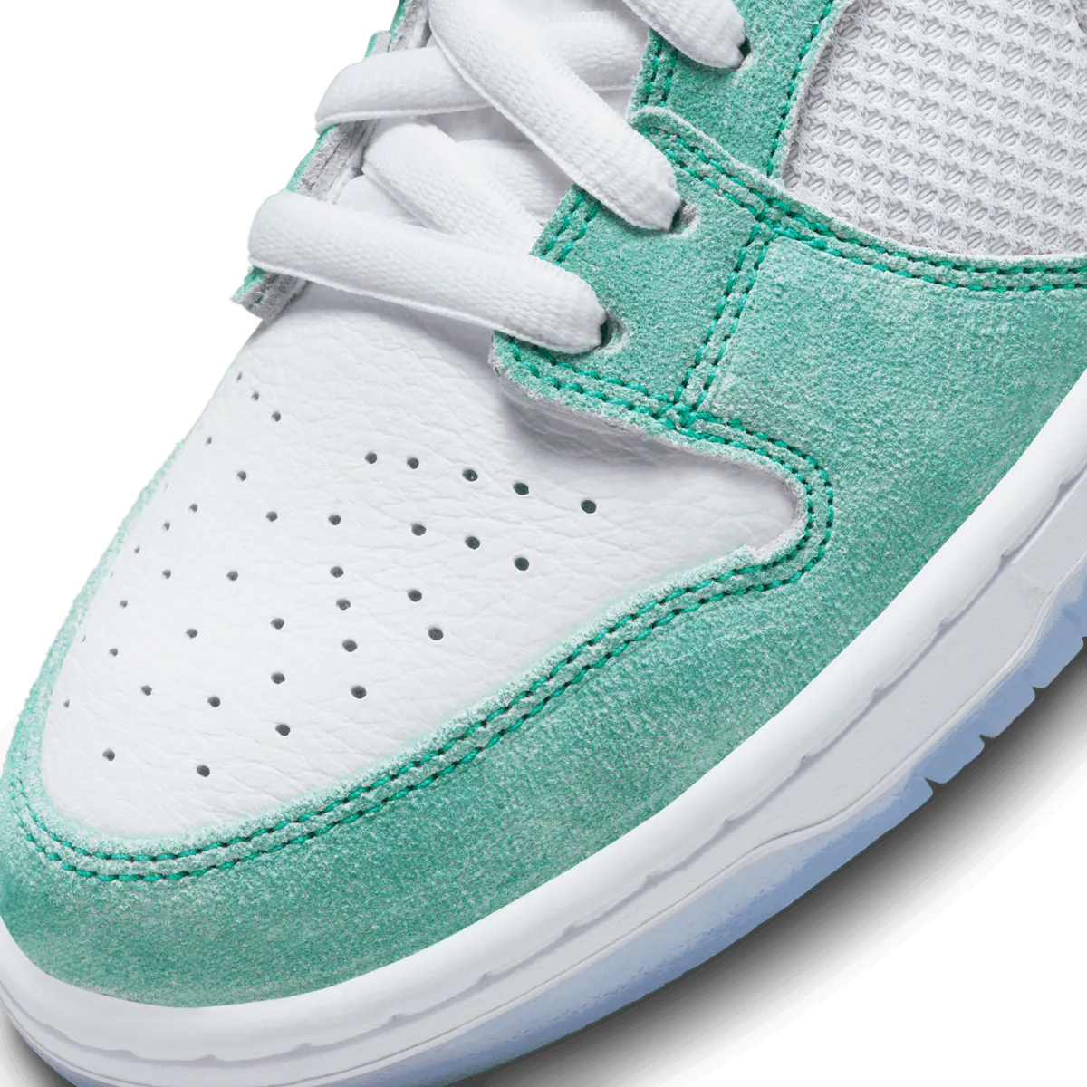 NIKE SB DUNK LOW APRIL SKATEBOARDS