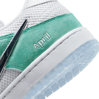 NIKE SB DUNK LOW APRIL SKATEBOARDS