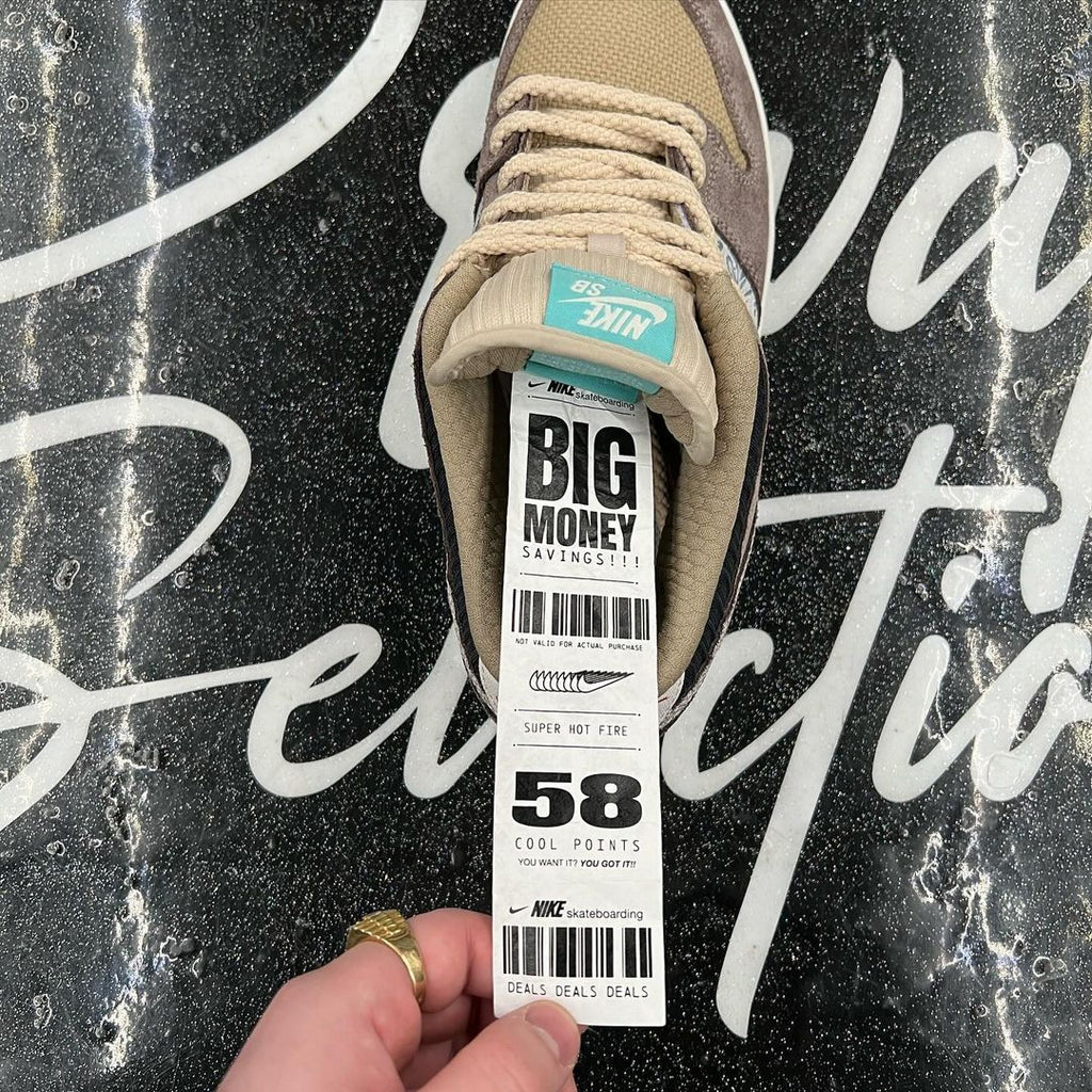 NIKE SB DUNK LOW 'BIG MONEY SAVING'