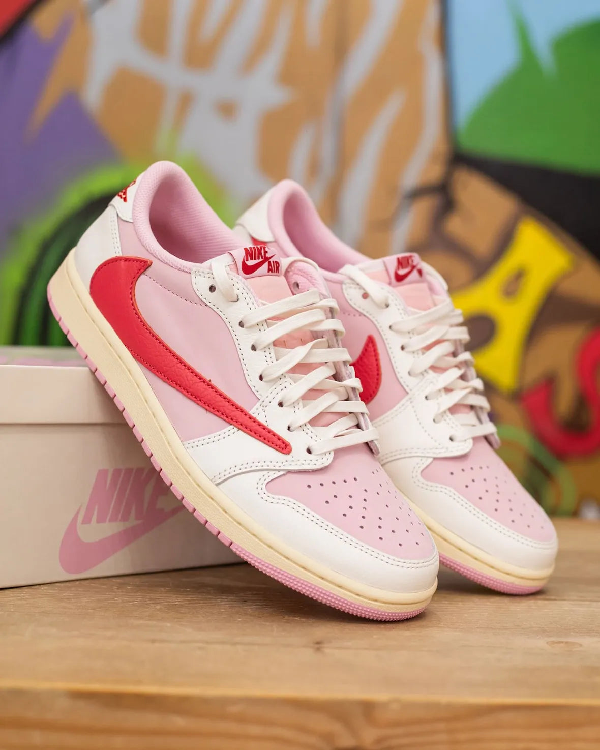 NIKE AIR JORDAN 1 LOW OG SP X TRAVIS SCOTT 'TROPICAL PINK'