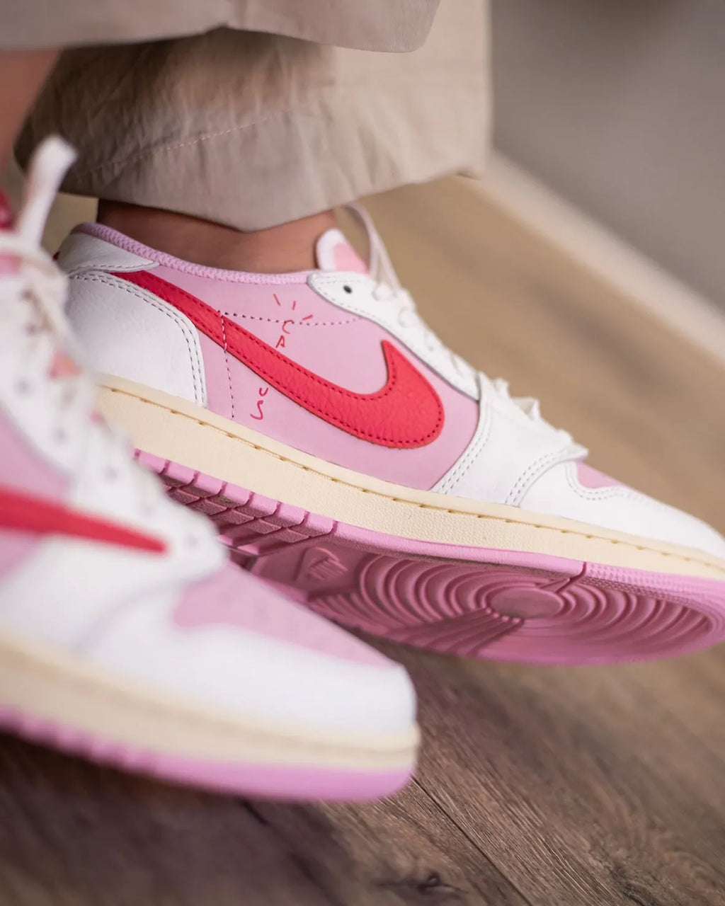 NIKE AIR JORDAN 1 LOW OG SP X TRAVIS SCOTT 'TROPICAL PINK'