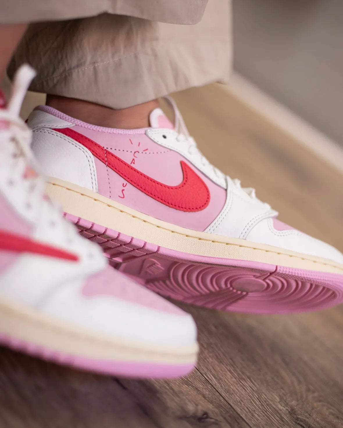 NIKE AIR JORDAN 1 LOW OG SP X TRAVIS SCOTT 'TROPICAL PINK'
